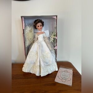 Madame Alexander Doll Jacqueline Kennedy Bride Wedding Ashton-Drake Porcelain